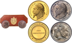 FRANCE
Second Empire / Napoléon III (1852-1870). Boîtier de 3 médailles de Jury, bronze, argent et Or, pour l’Exposition Universelle 1867, Paris.
NG...