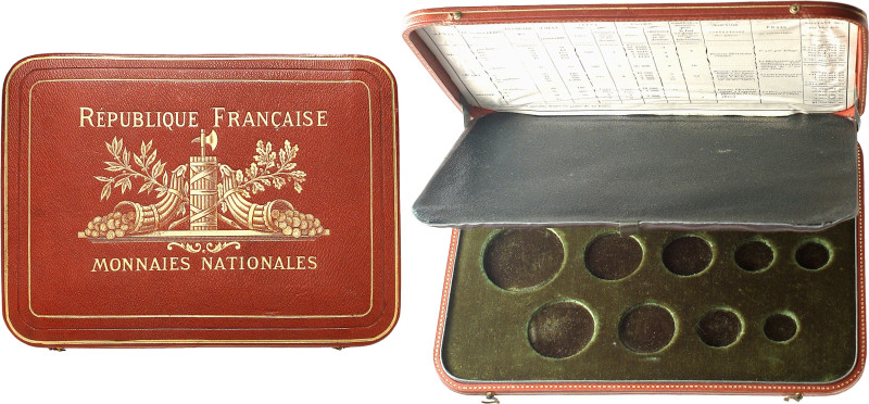 FRANCE
IIIe République (1870-1940). Coffret d’origine, Monnaies nationales (1, ...