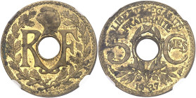 FRANCE
IIIe République (1870-1940). Épreuve de 5 centimes Lindauer, petit module, en bronze-aluminium, perforé 1937, Paris.
NGC MS 62 (5778320-003)....