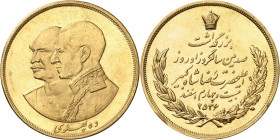 IRAN
Mohammad Reza Pahlavi (1941-1979). 10 pahlavi Or, centenaire de la naissance de Reza Chah MS 2536 (1977), Téhéran.
PCGS MS64 (45859652).
Av. B...