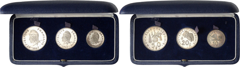 NOUVELLE-CALÉDONIE
Ve République (1958 à nos jours). Coffret de 3 piéforts arge...