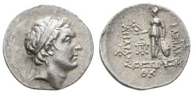 Griechen Cappadokia
Ariarathes VI., 130-116 v.u.Z. AR Drachme Av.: Büste mit Diadem n. rechts, Rv.: Athena n. links stehend, auf der rechten Hand Nik...