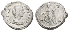 Römer Kaiserzeit
Julia Domna, 193-217 AR Denar 196-211 n. Chr. Rom Av.: IVLIA DOMNA, Büste n. rechts, mit gewellten am Hinterkopf zusammengesteckten ...