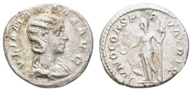 Römer Kaiserzeit
Iulia Mamaea † 235 AR Denar 225-235 n. Chr. Rom Av.: IVLIA MAMAEA AVG, Büste n. rechts, Rv.: IVNO CONSERVATRIX, verschleierte Juno m...