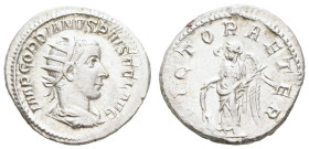Römer Kaiserzeit
Gordianus III., 238-244 AR Antoninian 243-244 n. Chr. Rom Av.: IMP GORDIANVS PIVS FEL AVG, Büste mit Strahlenkrone in Panzer und Pal...