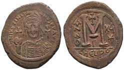 Byzanz
Justinianus I., 527-565 Æ Follis RY 15 (541/2) Av.: D N IVSTINIANVS P P AVI, frontale Büste mit Helm, in der rechten Hand Kreuzglobus, am link...