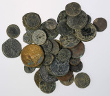 Byzanz Lots und Sammlungen
 39 Bronzemünzen, überwiegend spätantik und byzantinisch, daneben auch einzelne frühere Stücke, bitte die Abbildung im Int...