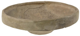 Antike Objekte
 große Schale aus gelbbraunem Ton, H ca. 8 cm, Ø ca. 26 cm, restauriert