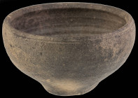 Antike Objekte
 Schale aus braunem Ton, eine Fehlstelle am Rand, sonst sehr schön erhalten, Höhe ca. 10 cm, Durchmesser max. ca. 17 cm