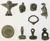 Antike Objekte
 kleines Konvolut aus insgesamt 9 Objekten, mehrheitlich antik, darunter ein Ring mit Gemme und ein Würfel, bitte online Abbildung bea...