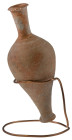 Antike Objekte
 kleine Amphore aus rotbraunem Ton, H ca. 17 cm, Ø ca. 6 cm mit modernem Ständer