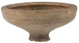 Antike Objekte
 Schale aus hellbraunem Ton, H ca. 7 cm, Ø ca. 14.5 cm, Fuß angestoßen