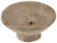 Antike Objekte
 kleine Schale (wohl ursprünglich Kerzenständer) aus gelbbraunem Ton, H ca. 3.8 cm, Ø ca. 8 cm, kleines Metallfragment in der Mitte