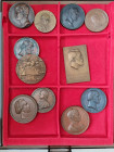 Sonstige Medaillen Europa
 Interessante Position diverser Medaillen und einer Plakette, insgesamt 11 Stück in Bronze auf verschiedene Anlässe, Mit da...