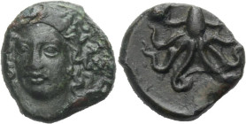 Sizilien. 
Syrakus. 
Tetras, Bronze, um 405 v. Chr. Arethusakopf von vorne, leicht n.l. geneigt, ein breites Band im üppigen Haar. Oktopus. 1,93 g. ...