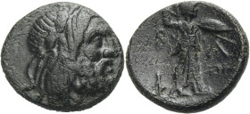 Makedonien. 
Könige von Makedonien. 
Philippos V 221-179 v. Chr. Bronze, Halbstück, 211-197 v. Chr. Zeuskopf mit Eichenkranz n. r. Rv. B-A Athena Pr...