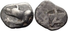 Argolis. 
Argos. 
Triobol, 480-460 v. Chr. Wolfsprotome n.l. Rv. Großes A, darunter Punkt, im Quadratum incusum. 2,45 g. BMC&nbsp;9&nbsp;var. BCD, P...