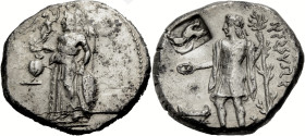 Pamphylien. 
Side. 
Stater, 380-360 v. Chr. Athena im langen Chiton und mit Helm n.l. stehend, mit der Linken Lanze und Schild haltend, auf der ausg...