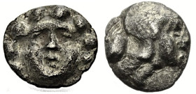 Pisidien. 
Selge. 
Obol, 350 v. Chr. -300 n. Chr. Gorgoneion von vorne. Rv. Athenakopf im Helm n. r., im Felde l. Astragal. 0,66 g. SNG&nbsp;von&nbs...