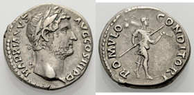 Kaiserzeit. 
Hadrianus, 117-138. Denar, ca. 130 Büste mit L. n. r. Rv. ROMVLO CONDITORI Romulus n. r. gehend, Tropaeum über der rechten Schulter halt...