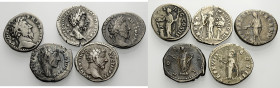Kaiserzeit. 
Marcus Aurelius, 161-180. LOT von 5 Denaren. 1 x Marcus Aurelius Caesar, 1 x als Armeniacus, 1 x zum Decennium. (5) Gesamtgewicht 15,38 ...