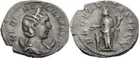Kaiserzeit. 
Herennia Etruscilla, Gattin des Traianus Decius, 249-251. Antoninian. Büste mit D. n. r. auf Mondsichel. Rv. FECVNDITAS AVGG Fecunditas ...