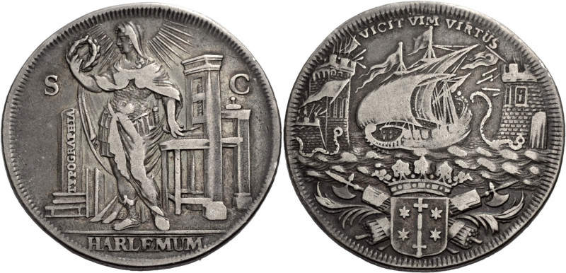 Niederlande/-Haarlem, Stadt. 
Silbermedaille o. J. (um 1726) auf 200 Jahre Buch...