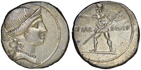 Octavian (Augustus)
Denarius, atelier italien, 32-31 avant J. C., AG 3.51 g.C. Avers : Tête diadémée de Vénus à droite.
Revers : CAESAR - DIVI. F. l'e...
