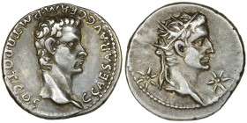 Caligula et Divus Augustus 37-41
Denarius, Rome, AG 3.79 g.
Avers : Tête nue à droite de Caligula
Revers : Tête radiée à droite de Auguste, deux étoil...