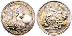 Maria Theresa 1740-1780
Médaille en argent, Vienne, 1767 , rétablissement de l'impératrice atteinte de la petite vérole (variole), AG 60.96 g. 58 mm p...