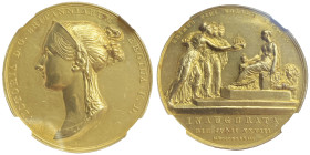 Victoria 1837-1901
Médaille en or Coronation, 1838, AU 30.84 g. 37mm by Benedetto Pistrucci
Avers : VICTORIA D G BRITANNIARUM REGINA T D Tête couronné...