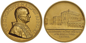 Pius XI 1922-1938
Médaille en or, 1932 A. XI, inauguration de la Pinacothèque Vaticane, AU 57.66 g. 44 mm Opus: Aurelio Mistruzzi
Avers : PIVS PONTIFE...
