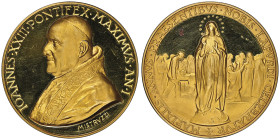 Pius XII 1939-1958
Médaille en or, centenaire de Lourdes, 1958, AN I, AU 62.48 g. 44 mm
Opus Aurelio Mistruzzi
Avers : IOANNES XXIII PONTIFEX MAXIMVS ...