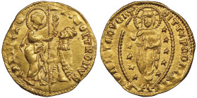 Nicolò Tron 1471-1474 
Ducato, AU 3.54 g.
Avers : NICOL TRONVS – S M VENETI S. Marc, debout remet la bannière au Doge agenouillé
Revers : SIT T XPE D_...