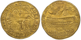 Alvise III Mocenigo 1722-1732
Osella da 4 Zecchini Anno VI (1727), AU 14 g.
Avers : Saint Marc, assis sur le trône à gauche, bénit de sa main droite
R...