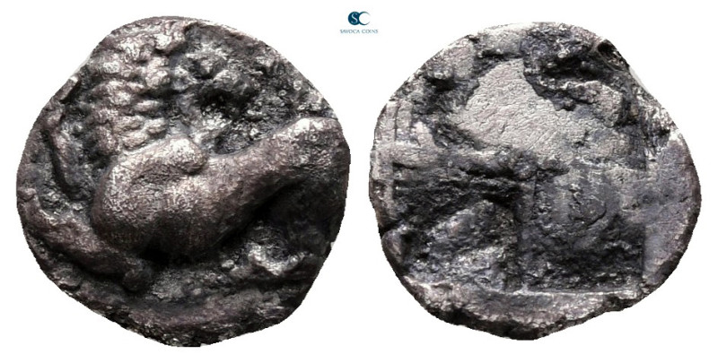 Macedon. Phagres circa 450 BC. 
Trihemiobol AR

10 mm, 0,94 g

Lion seated ...