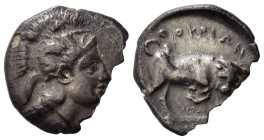 Southern Lucania, Thourioi, c. 350-281 BC, AR Diobol (12,5mm, 1,11g). Head of Athena r., with crested Attic helmet decorated with Skylla, R/ ΘOYPIΩN, ...