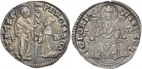 Pietro Mocenigo doge LXX, 1474-1476. Marcello o mezza lira, AR 3,21 g. PE MOCENIGO – S M VENETI S. Marco nimbato, stante a s., porge il vessillo al do...