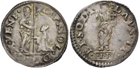 Lorenzo Priuli doge LXXXII, 1556-1559. Da 4 soldi, AR 1,05 g. LA PRIOL DVX S M VENE S. Marco nimbato, stante a s., porge il vessillo al doge genufless...