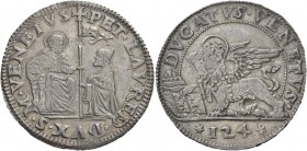 Pietro Loredan doge LXXXIV, 1567-1570. Ducato da 124 soldi, AR 32,74 g. PET LAVRED DVX S M VENETVS S. Marco nimbato, seduto in trono a s., porge il ve...