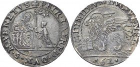 Pietro Loredan doge LXXXIV, 1567-1570. Mezzo ducato da 62 soldi, AR 14,28 g. PETR LAVRED DVX S M VENETVS S. Marco nimbato, seduto in trono a s., porge...