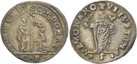Leonardo Donà doge XC, 1606-1612. Trentaduesimo di scudo da 5 soldi, AR 1,10 g. S M VENE LEON DONAT S. Marco nimbato, stante a s., porge il vessillo a...