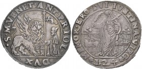 Antonio Priuli doge XCIV, 1618-1623. Ducato da 124 soldi, AR 27,84 g. S M VENET ANT PRIOL – DVX Il Leone alato, a s., volto di fronte e con la zampa a...