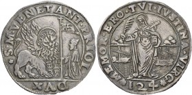 Antonio Priuli doge XCIV, 1618-1623. Ducato da 124 soldi, AR 28,04 g. S M VENET ANT PRIOL – DVX Il Leone alato, a s., volto di fronte e con la zampa a...
