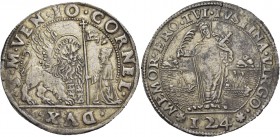Giovanni I Corner doge XCVI, 1625-1629. Ducato da 124 soldi, AR 27,97 g. S M VEN IO CORNEL – DVX Il Leone alato, a s., volto di fronte e con la zampa ...