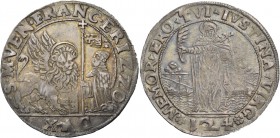 Francesco Erizzo doge XCVIII, 1631-1646. Ducato da 124 soldi, AR 27,91 g. S M VEN FRANC ERIZZO – DVX Il Leone alato, a s., volto di fronte e con la za...