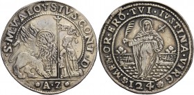 Alvise Contarini doge CVI, 1676-1684. Ducatone da 124 soldi, AR 27,44 g. S M VEN ALOYSIVS CONT D Il Leone alato, a s., volto di fronte e con la zampa ...