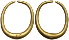 Gold earring. Celtic or Greek. 1,99 g. Diameter: 16 mm.
