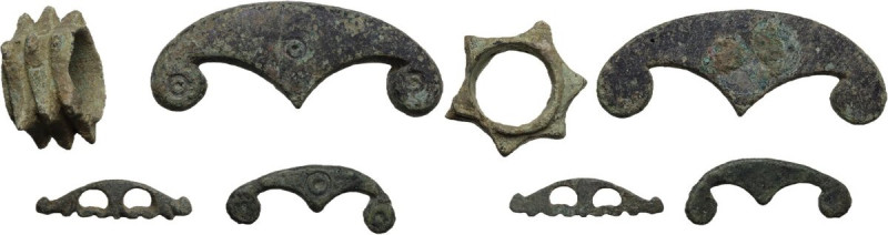 Lot of 4 bronze elements in different shapes. Celtic to Roman period.