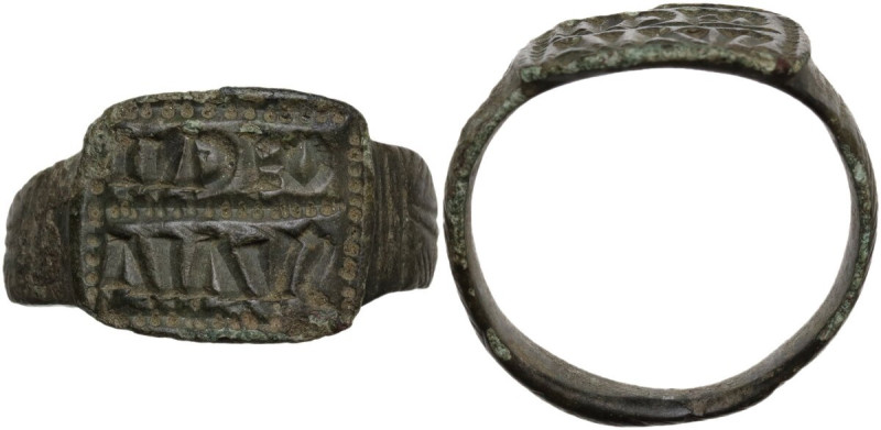 Bronze ring with Christian inscription 'VIVAS IN DEO'. Late Roman period, 4th-5t...